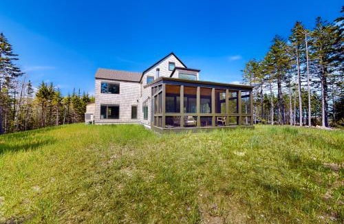 Tenants Harbor House | Tree House at Harts Neck