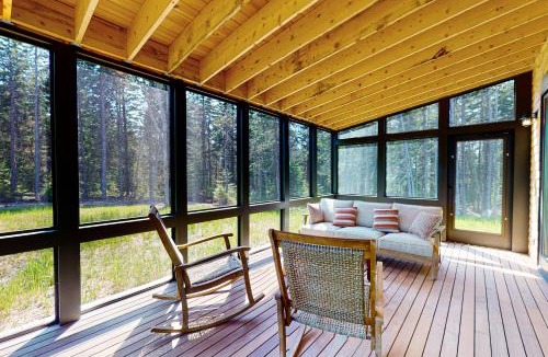 Tenants Harbor House | Tree House at Harts Neck