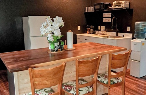 Volcano Cabin | Tree House in Volcano Rainforest with a Hot Tub