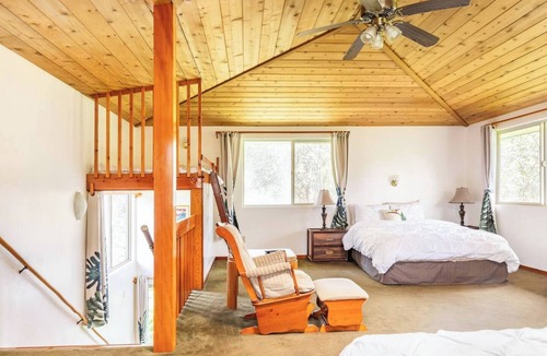 Volcano Cabin | Tree House in Volcano Rainforest with a Hot Tub