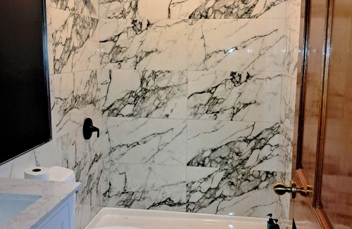 Volcano Cabin | Tree House in Volcano Rainforest with a Hot Tub