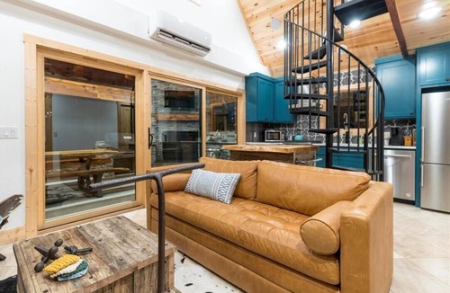 Bentonville House | Tree House Oasis, conveniently located in the heart of Bentonville
