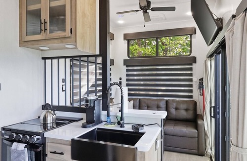 Tallassee House | Tree House views of the Smoky Mountains Family