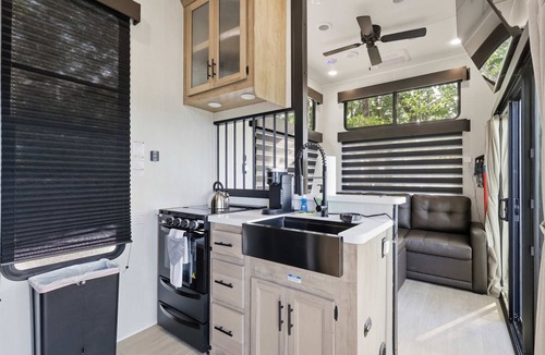 Tallassee House | Tree House views of the Smoky Mountains Family