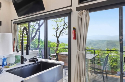 Tallassee House | Tree House views of the Smoky Mountains Family