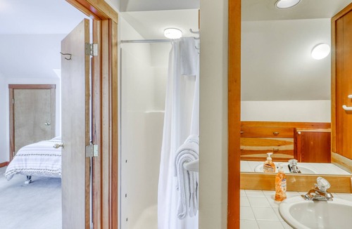 South Londonderry House | Tree-Lined, Four-Level Home w/ Fireplace, Foosball, Laundry & Back Deck!