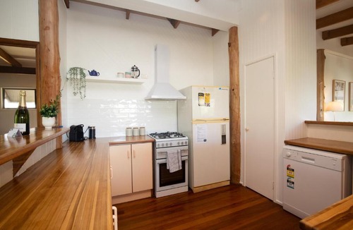 Point Lookout House | Tree & Sea - sleeps 11 - dual living