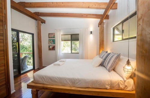 Point Lookout House | Tree & Sea - sleeps 11 - dual living