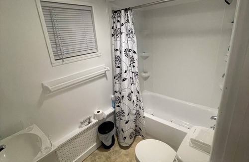 Monroeton Hotel | Tree Star Motel nOne bedroom, cozy apartment