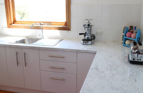 Normanville House | Tree Top - 4 Robert Norman Street