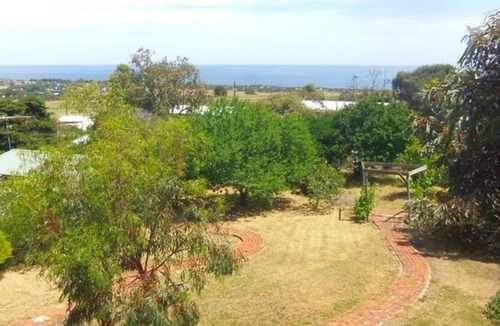 Normanville House | Tree Top - 4 Robert Norman Street