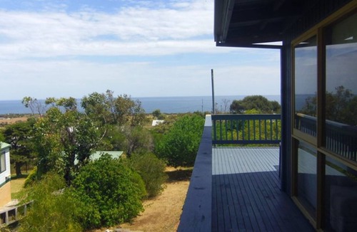 Normanville House | Tree Top - 4 Robert Norman Street