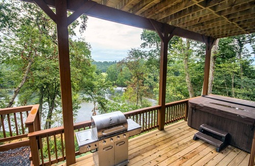 Luray Cabin | Tree Top cabin on the Shenandoah River