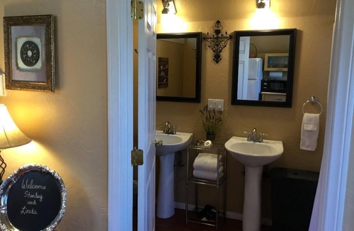 Fox Farm Cabin | Tree Top Cottage- Romantic HOT TUB WiFi Pets 125.00/165.00