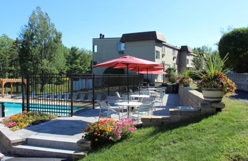 Weirs Beach Apartment | Tree Top Getaway