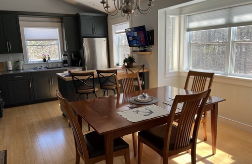 Glenford Apartment | Tree Top HideAway - Rural Apartment