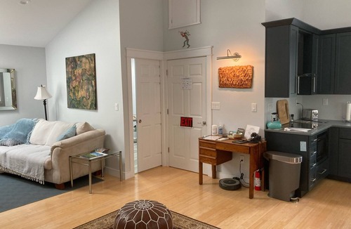 Glenford Apartment | Tree Top HideAway - Rural Apartment