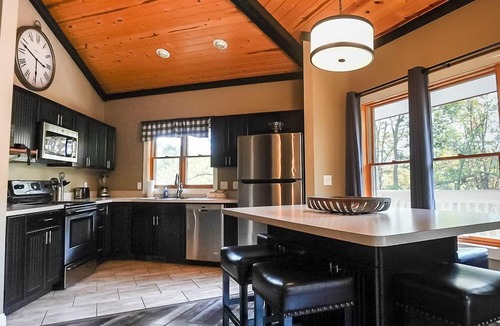 Logan Cabin | Tree Top - Hosted by The Chalets