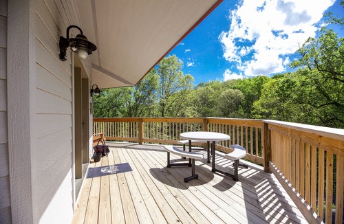 Logan Cabin | Tree Top - Hosted by The Chalets