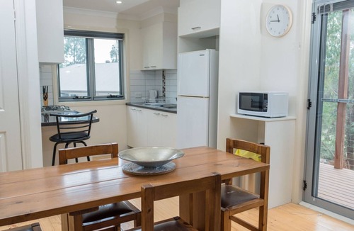 Marysville Cottage | TREE TOP - Perfect Cozy Getaway