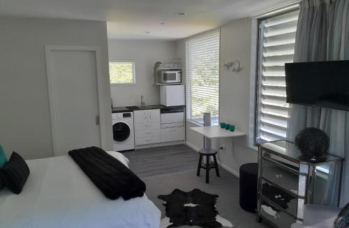 Titirangi Apartment | Tree Tops Get Away