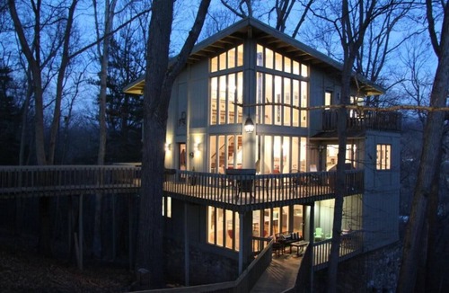 Woodfin House | Tree Tops - Stunning ' Treehouse' With Upscale Amenities in a Memorable Setting