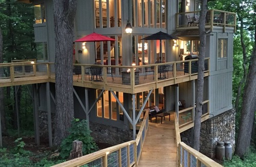 Woodfin House | Tree Tops - Stunning ' Treehouse' With Upscale Amenities in a Memorable Setting