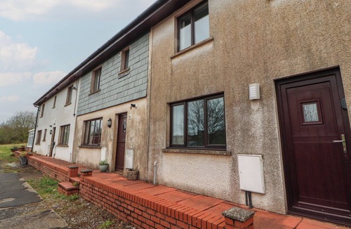 Cleator Moor Cottage | TREE VIEW, pet friendly in Cleator Moor