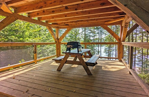 Saint-Faustin-Lac-Carre House | Treehouse #02 (Lakefront)