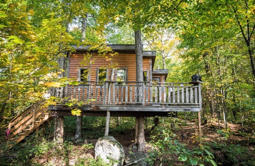 Saint-Faustin-Lac-Carre House | Treehouse #07 (In the forest)