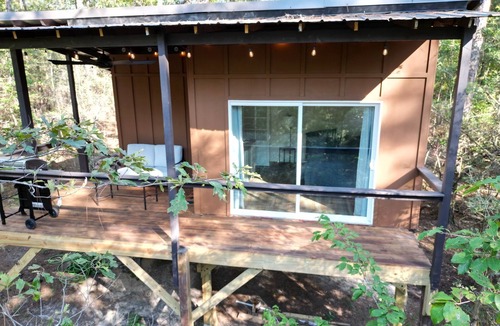Hattiesburg Cottage | Treehouse 1/4 mile from the rails to trails