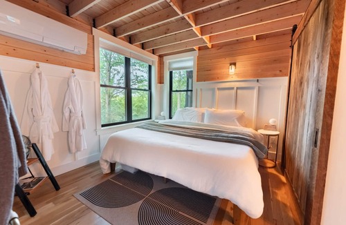 Ottawa Resort | Treehouse 1 - Treehouses at Starved Rock