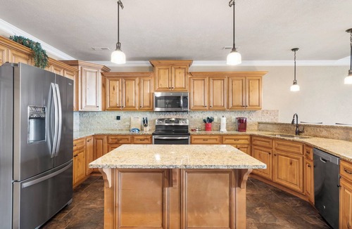 Indian Point Condo | Treehouse 1402 Luxury Condo with Stunning Lake Views & Complimentary Branson Tickets