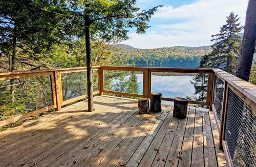 Saint-Faustin-Lac-Carre House | Treehouse #19 | The Cliff house