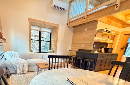 Ottawa Resort | Treehouse 3 - Treehouses at Starved Rock