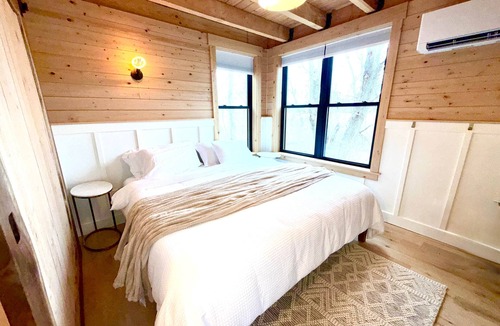 Ottawa Resort | Treehouse 4 - Treehouses at Starved Rock