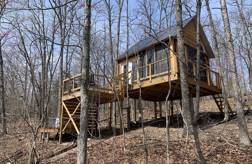Fletcher Cabin | Treehouse and Hot Tub on 10acres - Pet Friendly!