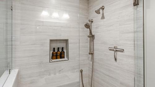 Olde Town Villa | Treehouse at Bootlegger Cove