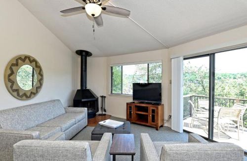 Lakeway House | Treehouse Bungalow with Community PoolHot Tub 16