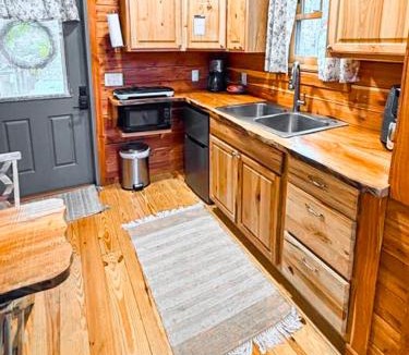 Walland Ski Chalet | Treehouse by the Creek