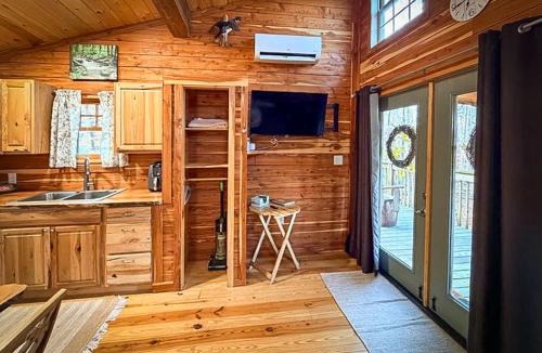 Walland Ski Chalet | Treehouse by the Creek