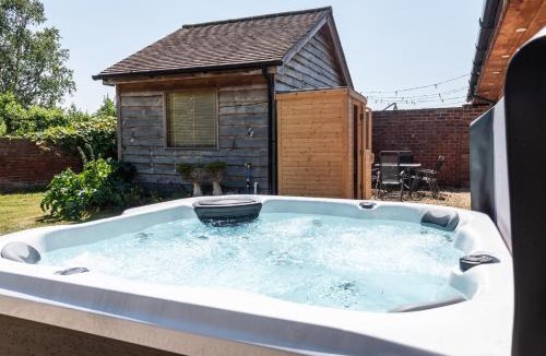 Woolhope House | Treehouse Cottage Spa Retreat