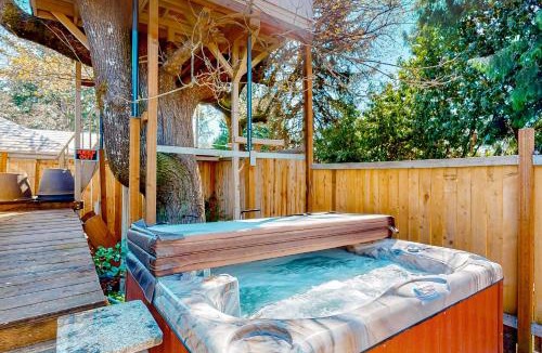 West Slope House | Treehouse Cottage