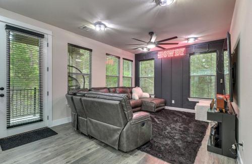 Bastrop House | Treehouse Escape in Tahitian Village
