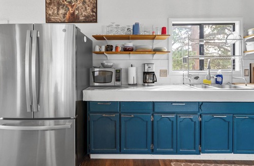 Big Bear House | Treehouse Getaway with Hot Tub & Beautiful Mountain Views