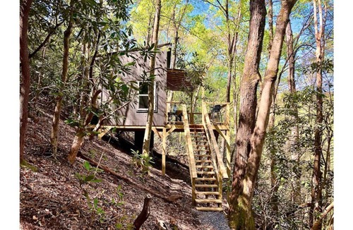 Cosby Cabin | Treehouse Glamping 2 bordering GSMNP, Off-Grid