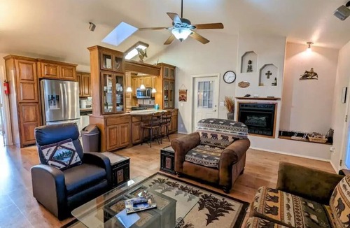 Davis House | Treehouse Hideaway - Your Home Away from Home