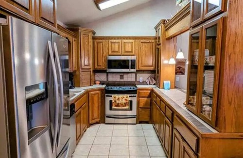 Davis House | Treehouse Hideaway - Your Home Away from Home