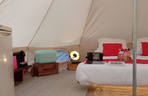 Ruiloba Cabin | Treehouse in rural forest area, charming Tipi Glamping tent in downtown area