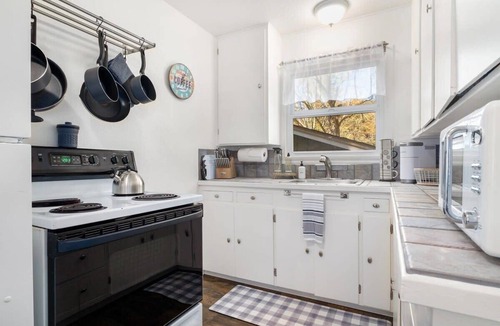 Ben Lomond House | 'Treehouse' in the Redwoods - sleeps 4!